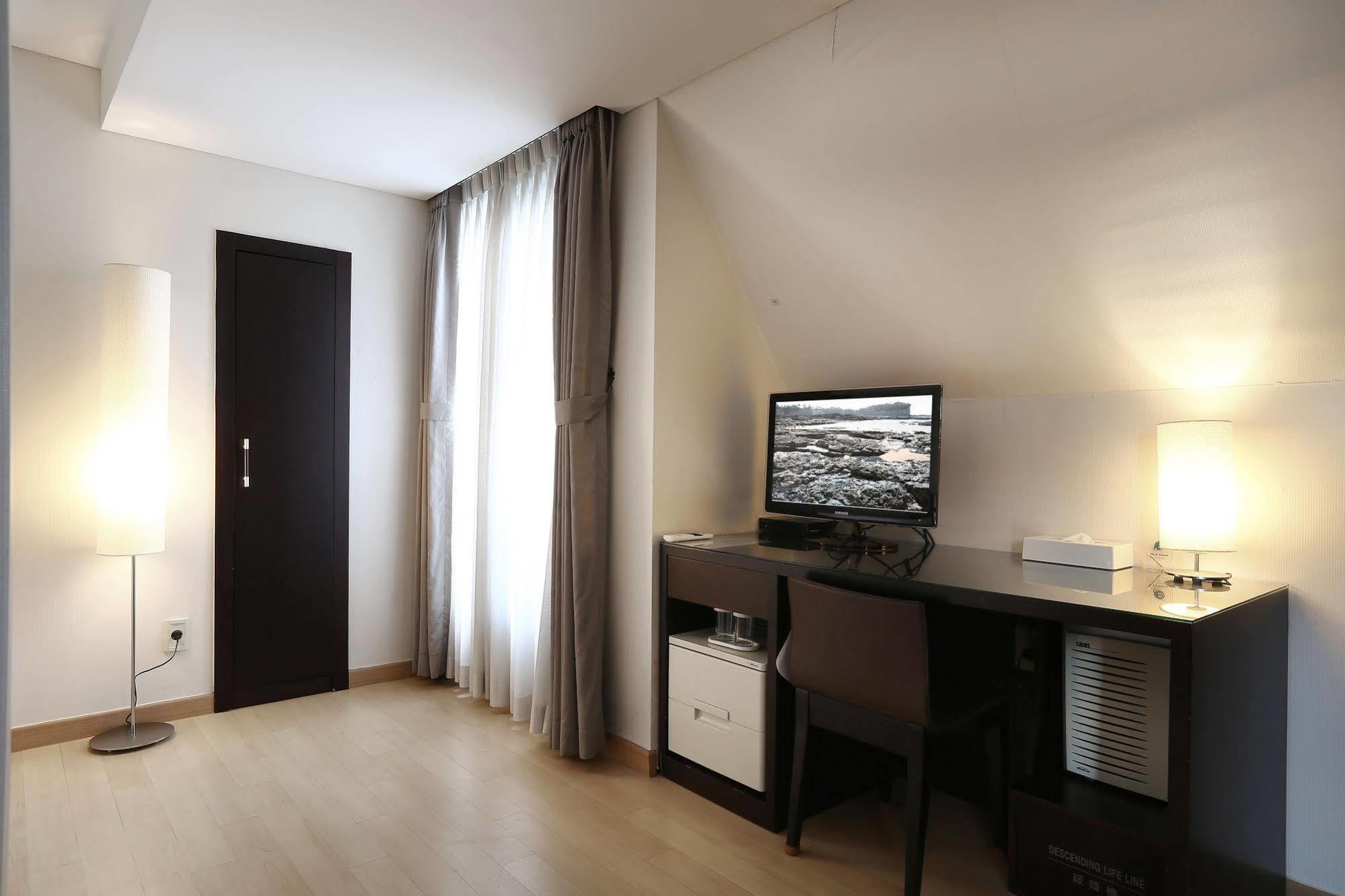 Doulos Jongno Hotel